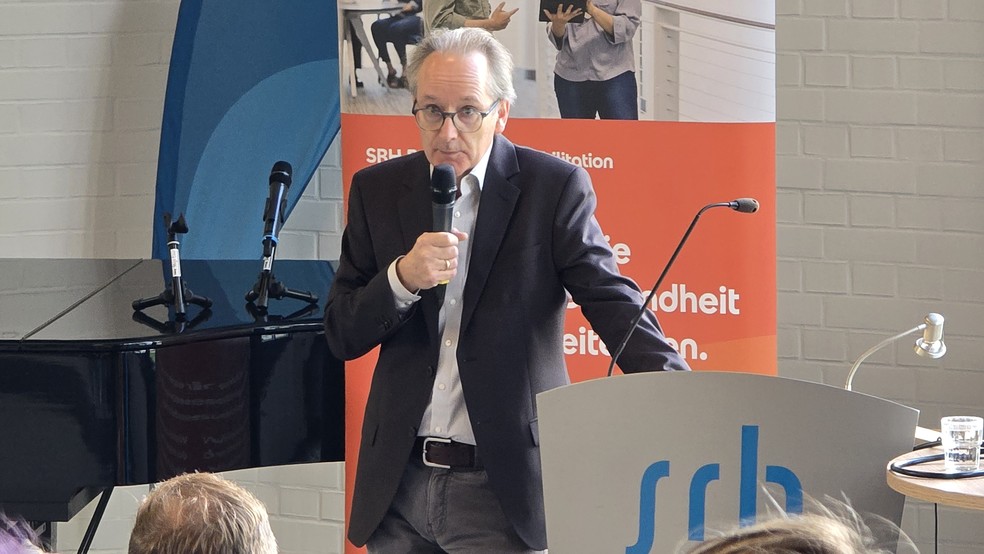 Dr. Gustav Wirtz bei seinem Vortrag