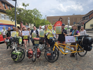 Begruessung der Fahrer der MUT-Tour 2025 auf dem Marktplatz in Wiesloch